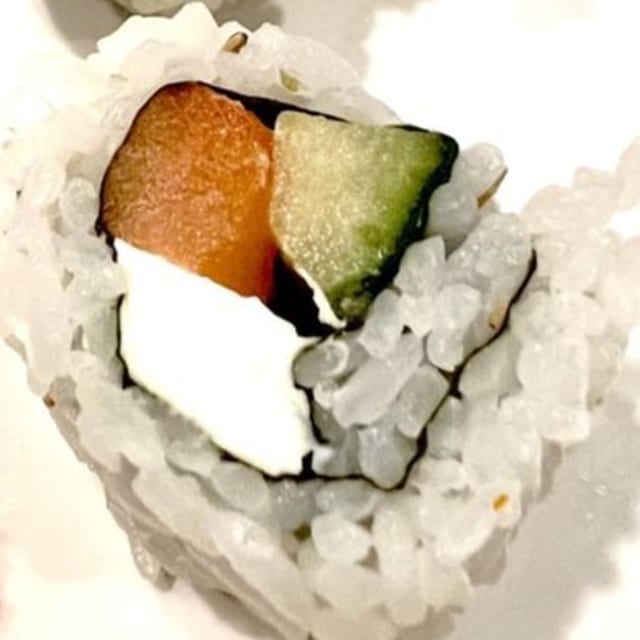 Philly Roll, Smoked salmon, cucumber, cream cheese.