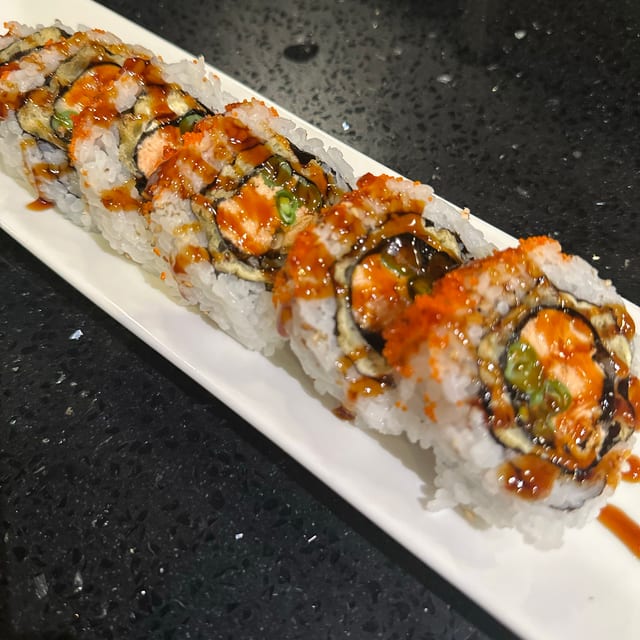 Tiger Eye Roll, Green bean, cooked salmon, fish egg on top.